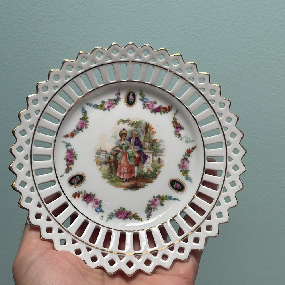 6 piece set - Elegant White and Gold Decorative Plates - made in Germany